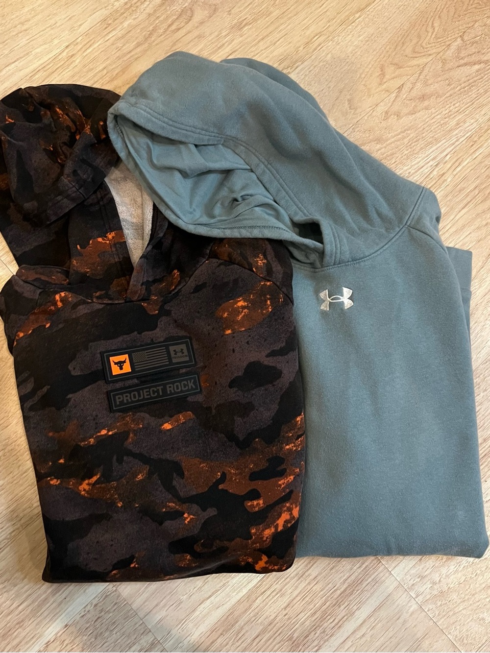 2 Under Armour Youth XL Hoodies